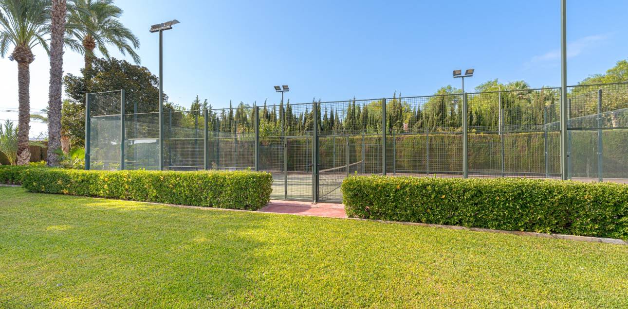 Venta - Villa / Semi separado - Alicante - Alicante Golf
