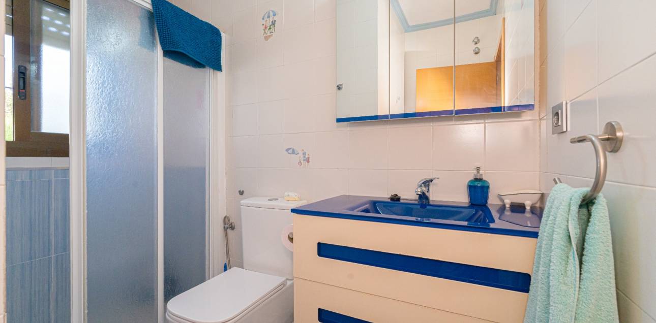 Venta - Villa / Semi separado - Alicante - Alicante Golf