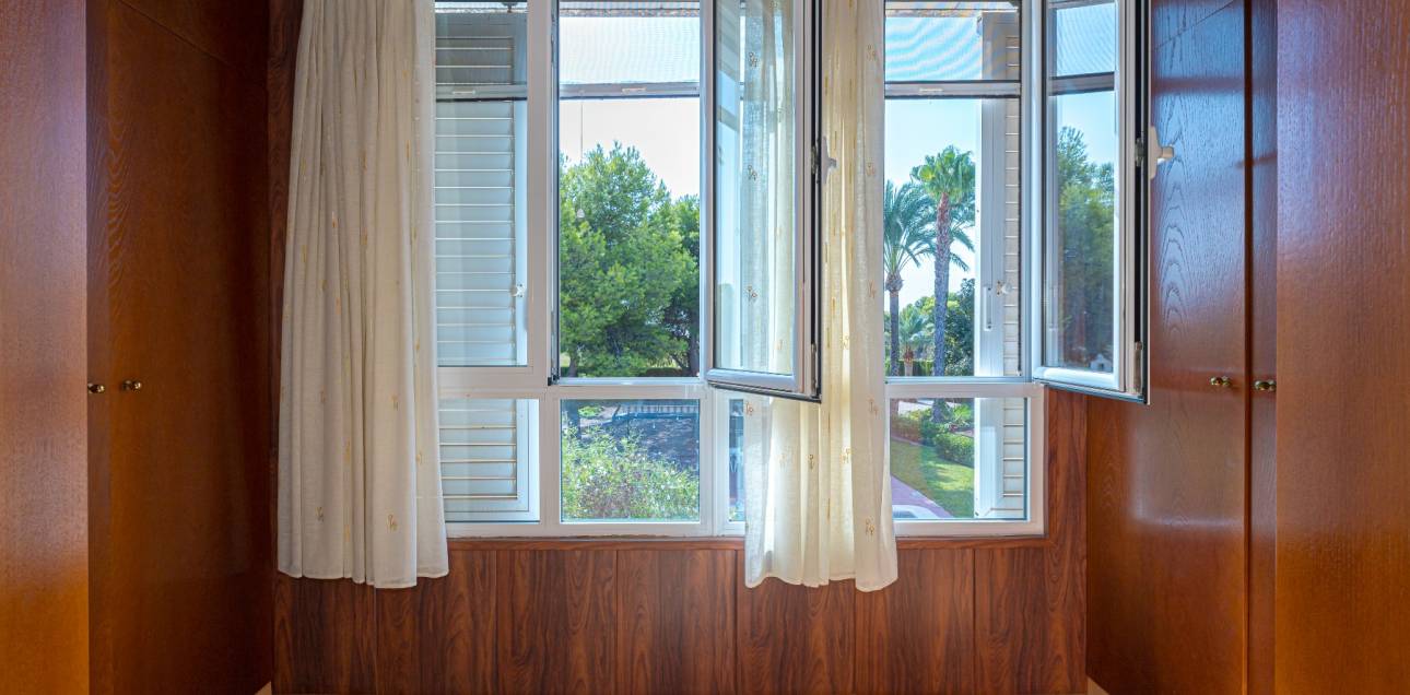 Venta - Villa / Semi separado - Alicante - Alicante Golf