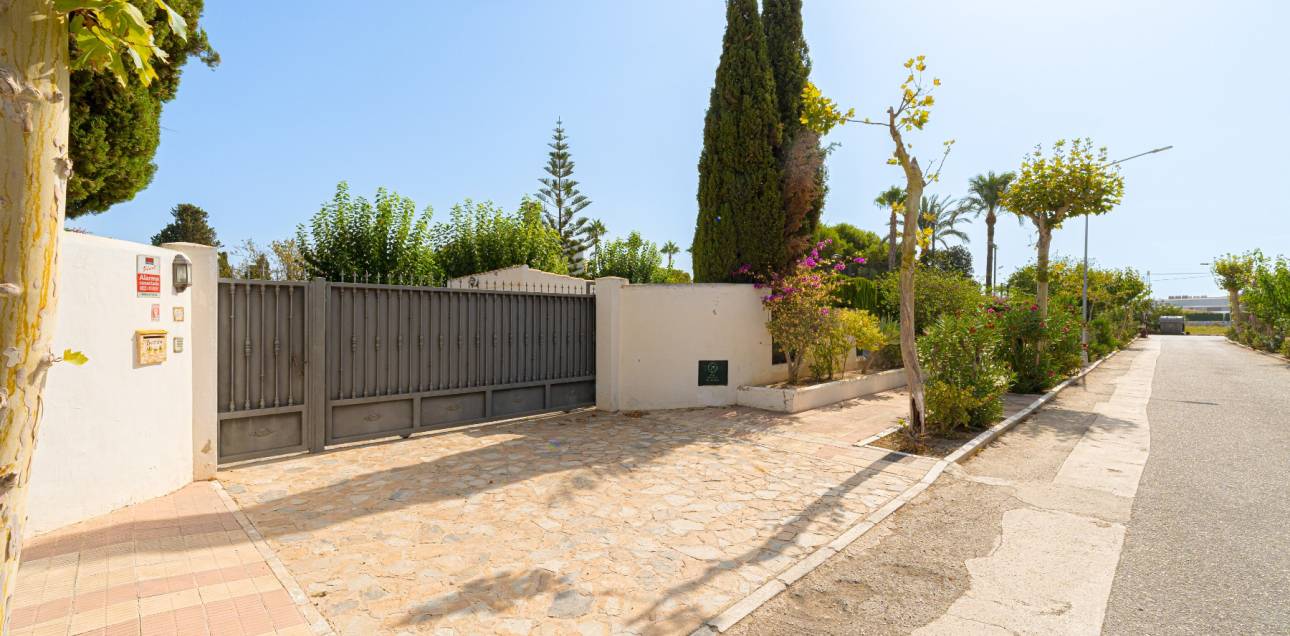 Venta - Villa / Semi separado - Alicante - Alicante Golf