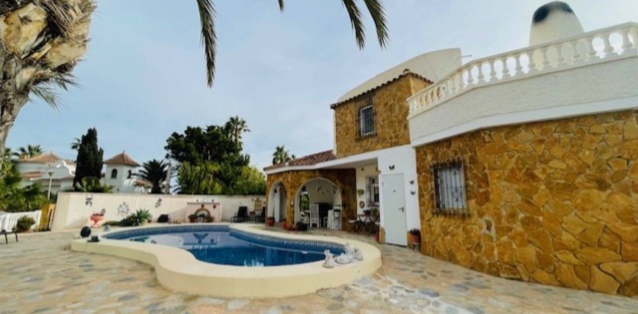 Venta - Chalet - El Campello - La Almadraba-Coveta Fumà-Amerador