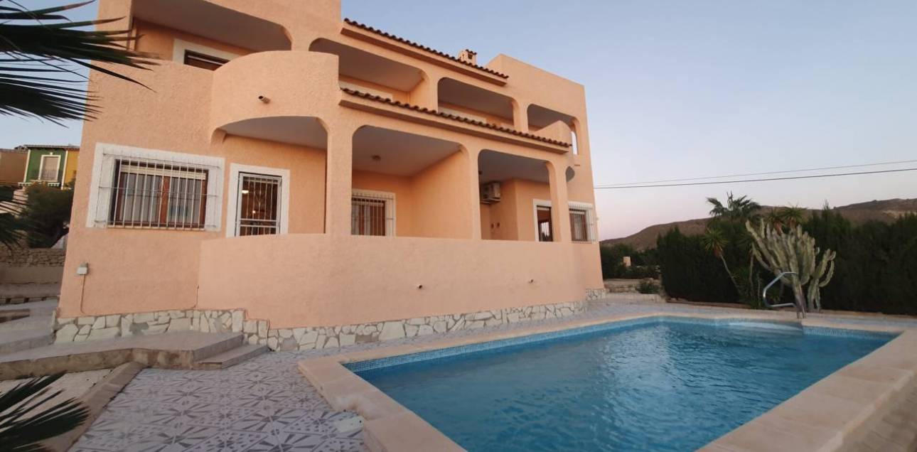 Resale - Chalet - El Campello - Norte-Venta Lanuza-Cala d'Or