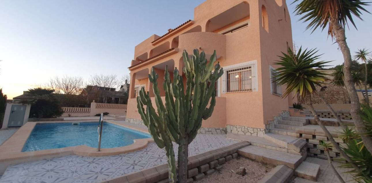 Resale - Chalet - El Campello - Norte-Venta Lanuza-Cala d'Or