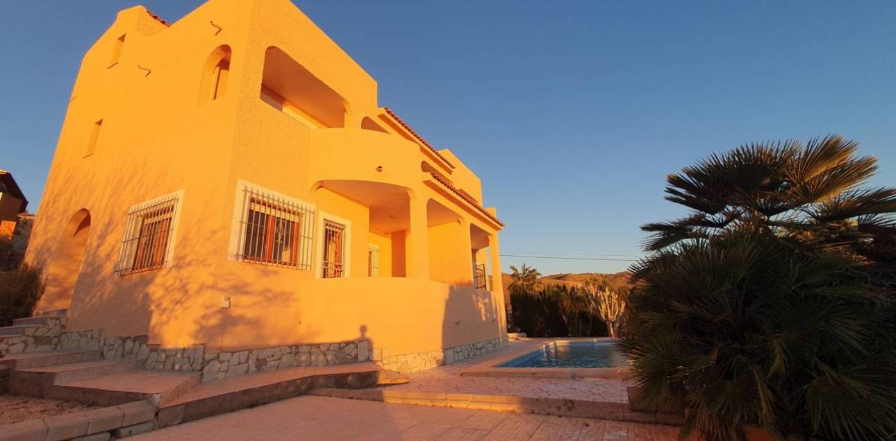 Resale - Chalet - El Campello - Norte-Venta Lanuza-Cala d'Or