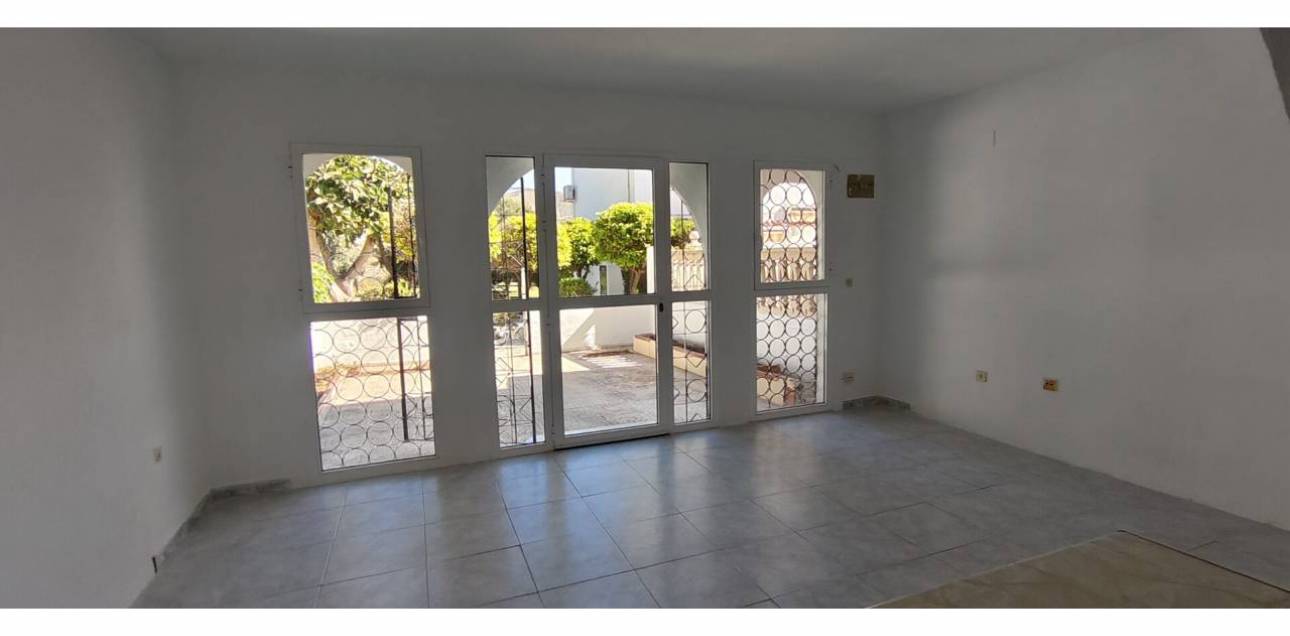 Resale - Bungalow - El Campello - La Almadraba-Coveta Fumà-Amerador