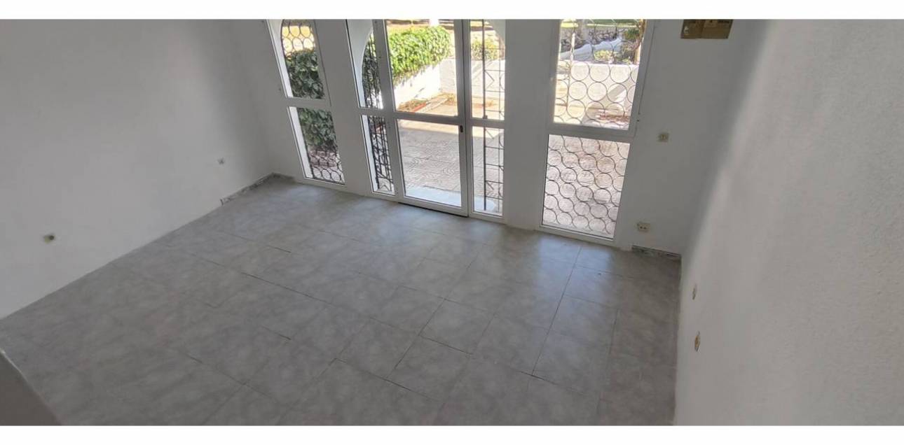 Resale - Bungalow - El Campello - La Almadraba-Coveta Fumà-Amerador