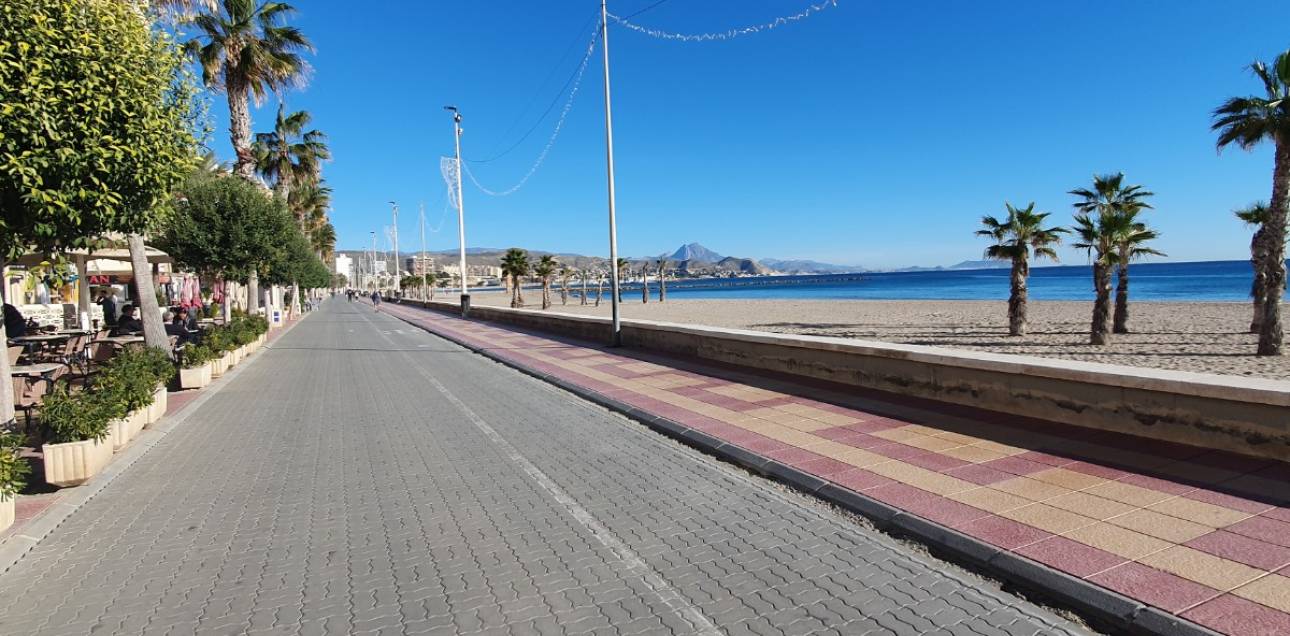 Resale - Villa / Semi detached - El Campello - La Almadraba-Coveta Fumà-Amerador