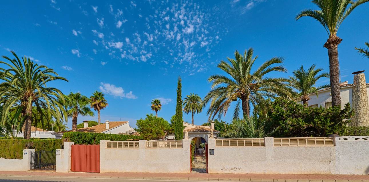 Resale - Villa / Semi detached - El Campello - La Almadraba-Coveta Fumà-Amerador