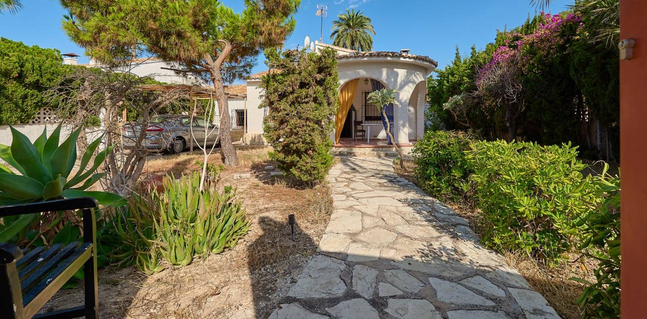 Resale - Villa / Semi detached - El Campello - La Almadraba-Coveta Fumà-Amerador