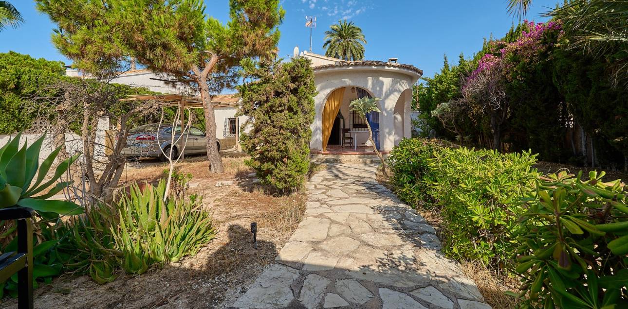 Resale - Villa / Semi detached - El Campello - La Almadraba-Coveta Fumà-Amerador