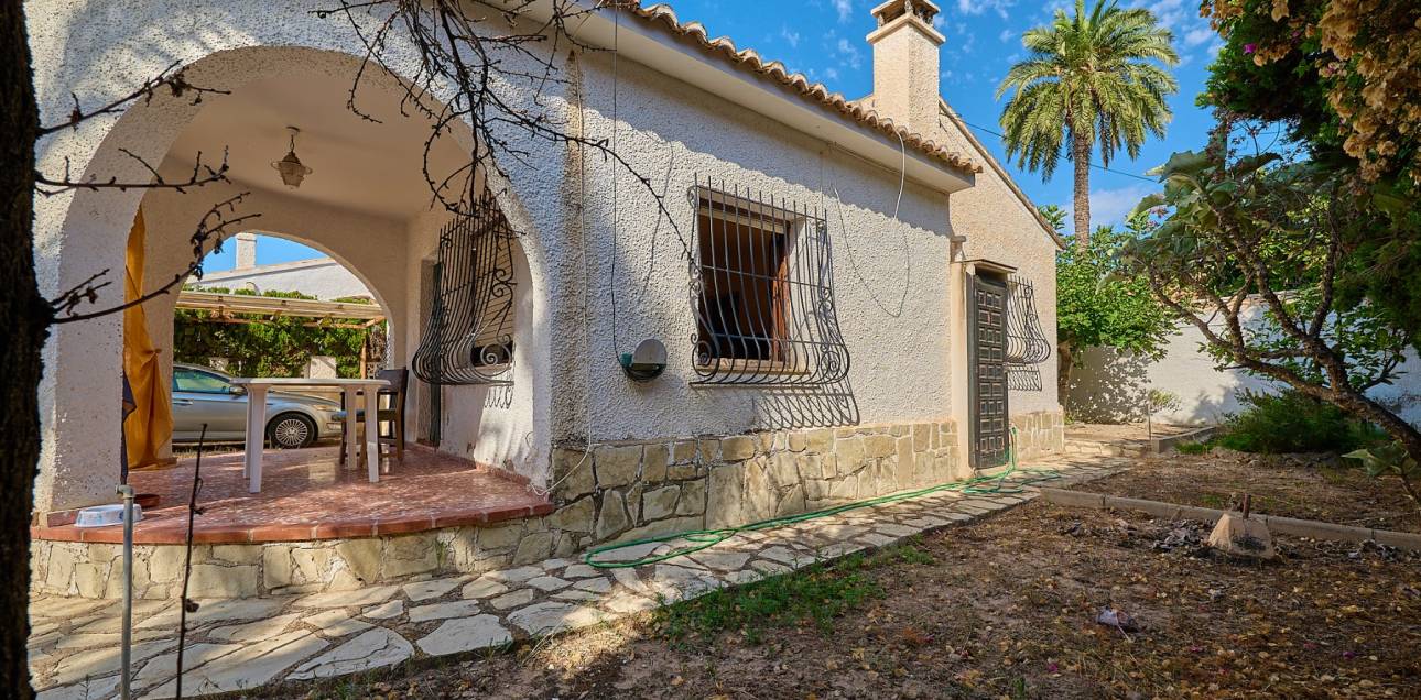 Resale - Villa / Semi detached - El Campello - La Almadraba-Coveta Fumà-Amerador