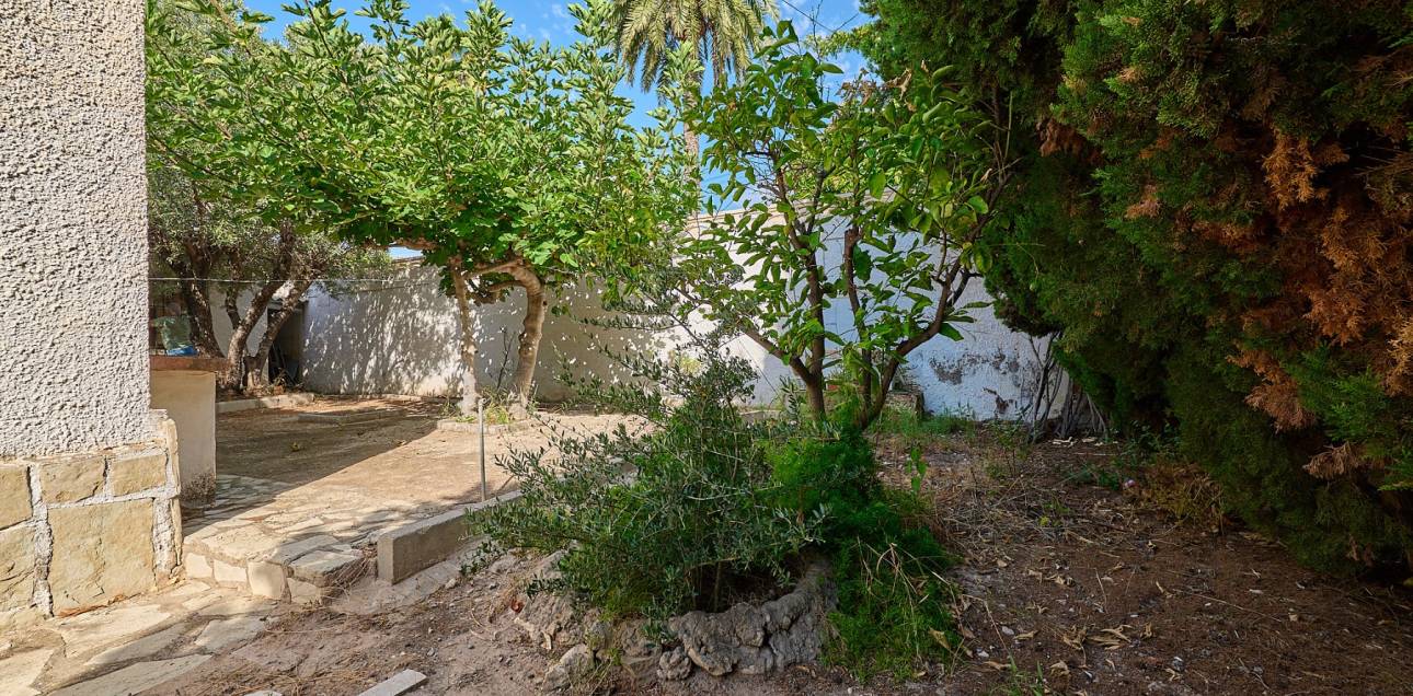 Resale - Villa / Semi detached - El Campello - La Almadraba-Coveta Fumà-Amerador