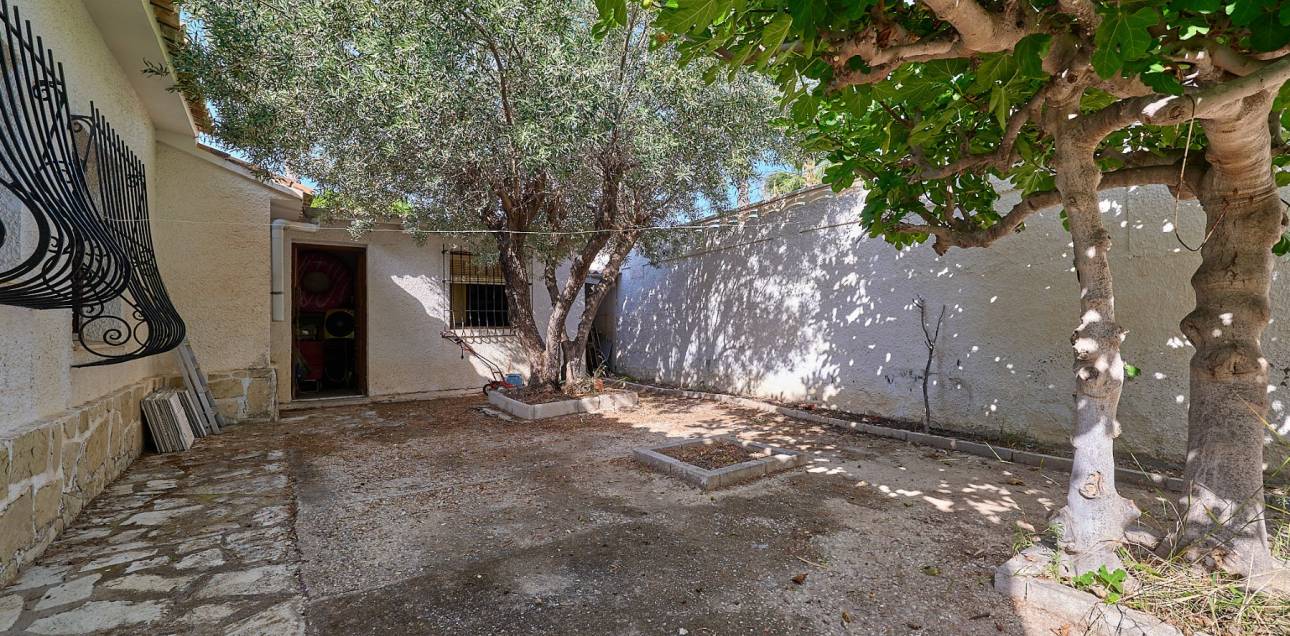 Resale - Villa / Semi detached - El Campello - La Almadraba-Coveta Fumà-Amerador