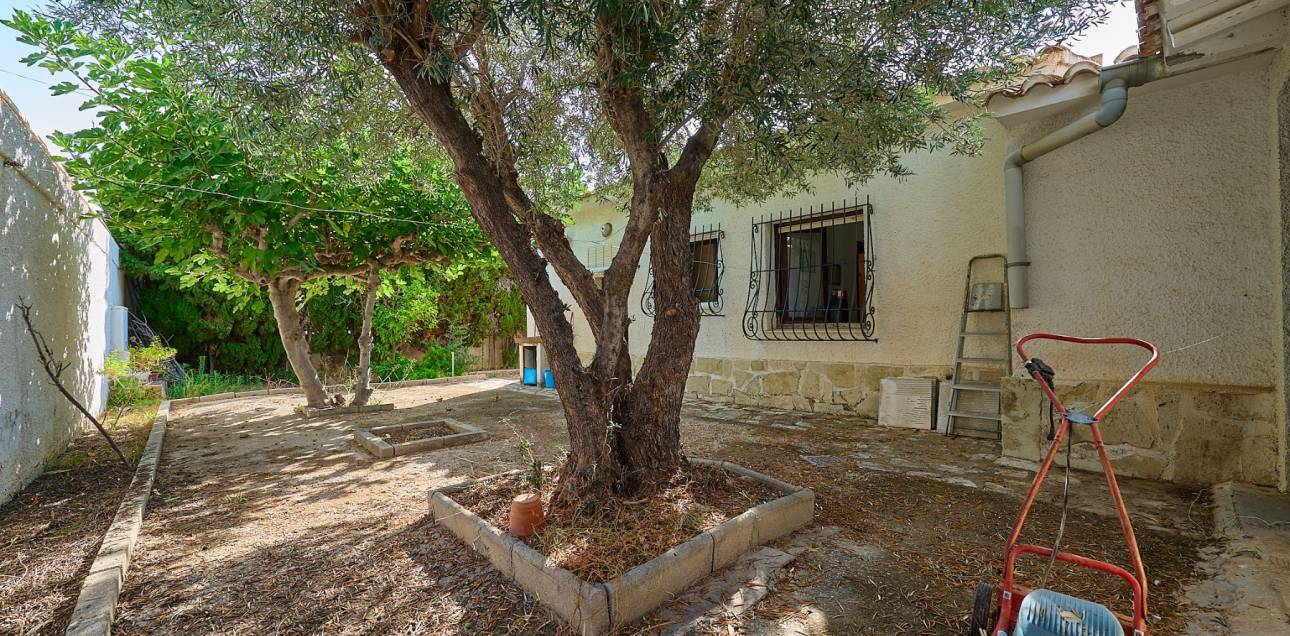 Resale - Villa / Semi detached - El Campello - La Almadraba-Coveta Fumà-Amerador