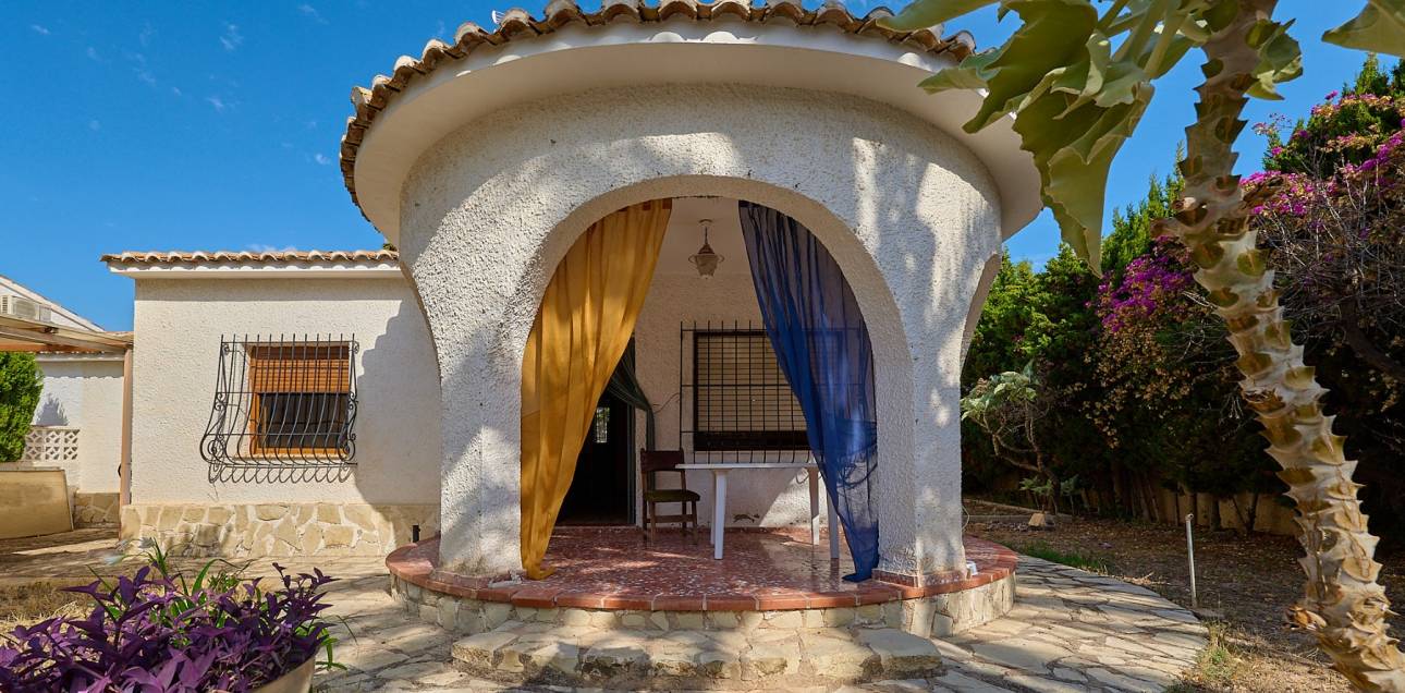 Resale - Villa / Semi detached - El Campello - La Almadraba-Coveta Fumà-Amerador