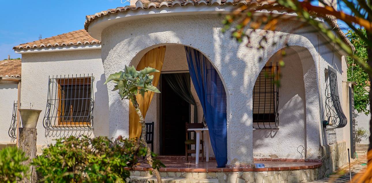 Resale - Villa / Semi detached - El Campello - La Almadraba-Coveta Fumà-Amerador