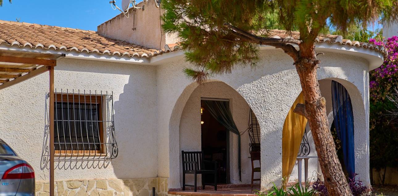 Resale - Villa / Semi detached - El Campello - La Almadraba-Coveta Fumà-Amerador