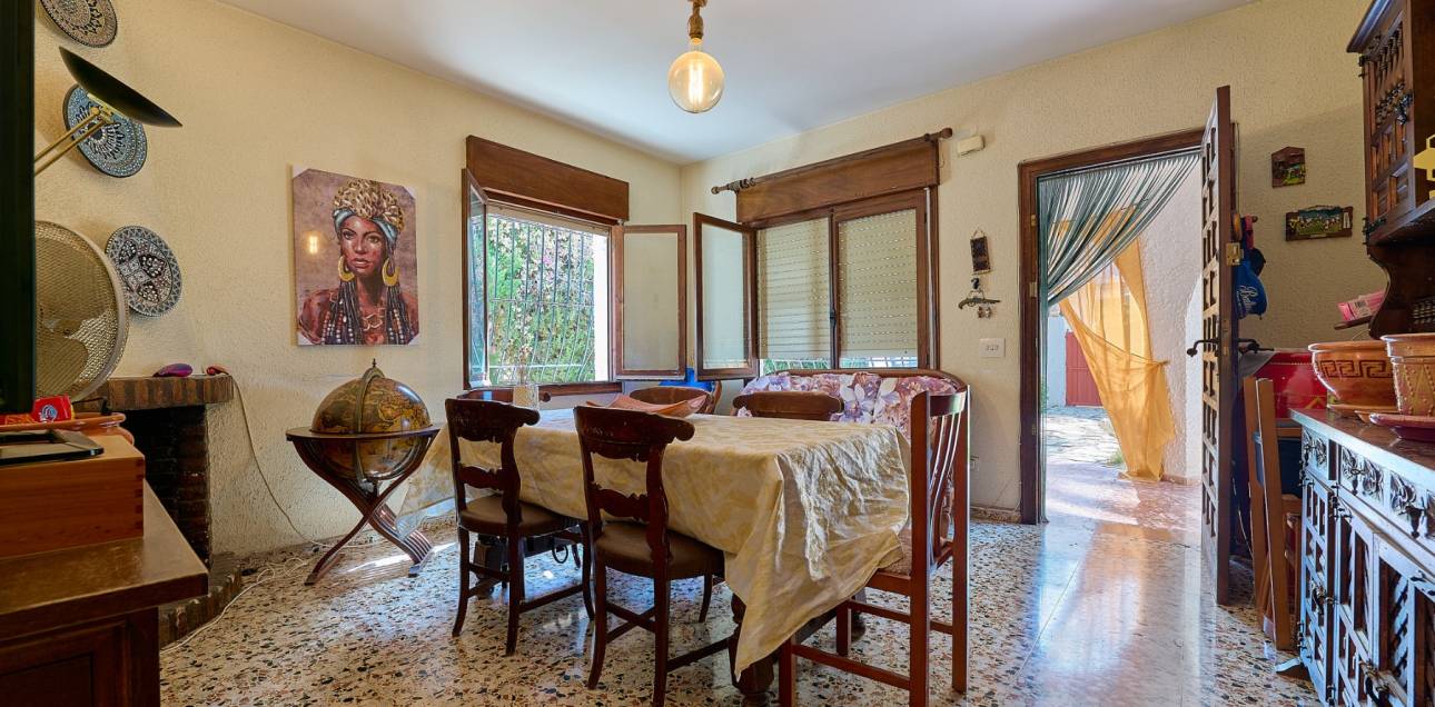 Resale - Villa / Semi detached - El Campello - La Almadraba-Coveta Fumà-Amerador