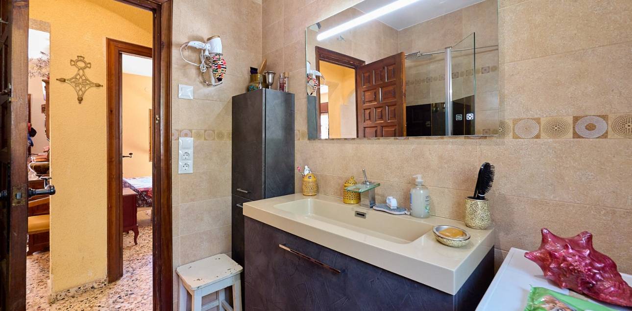 Resale - Villa / Semi detached - El Campello - La Almadraba-Coveta Fumà-Amerador