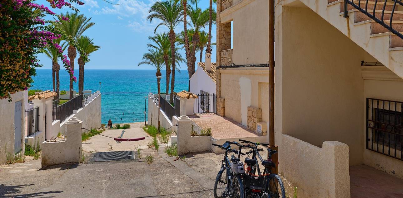Resale - Villa / Semi detached - El Campello - La Almadraba-Coveta Fumà-Amerador