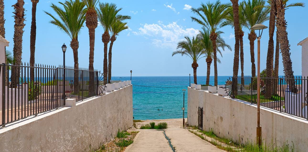 Resale - Villa / Semi detached - El Campello - La Almadraba-Coveta Fumà-Amerador